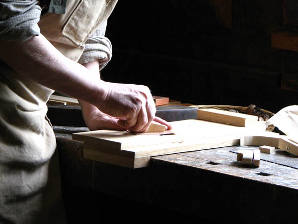 Nuestro equipo de profesionales cuenta  con muchos años de contrastada <strong>experiencia</strong> en el sector de la <strong>carpintería de madera en Vilademuls</strong>.